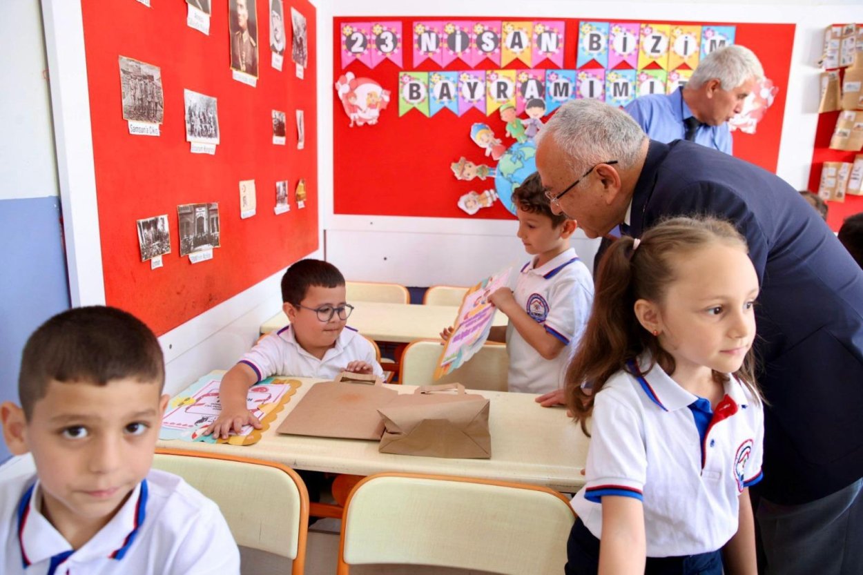 baskan-guler-ogrencileri-yalniz-birakmadi_7663